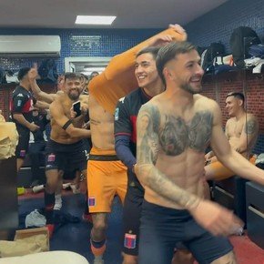 El picante festejo de Tigre con varios ex River: Subiabre se sumó al trencito y el Pity Martínez metió baile
