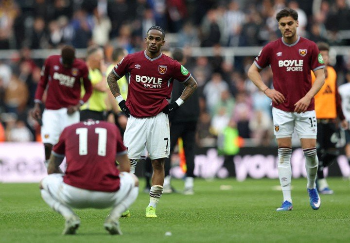 Crysencio Summerville en el descenso del West Ham.