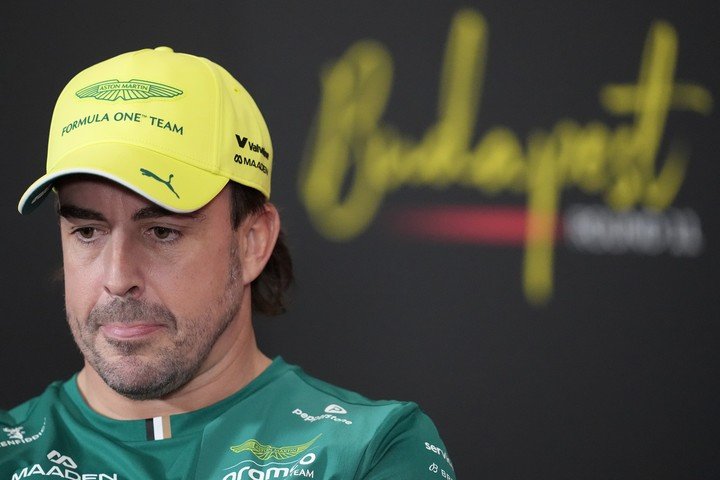Fernando Alonso fue papá este año. Foto AP Photo/Darko Vojinovic
