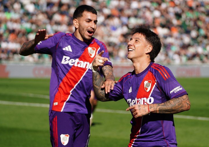 Angelito y Driussi, en plena celebración (Marcelo Carroll).