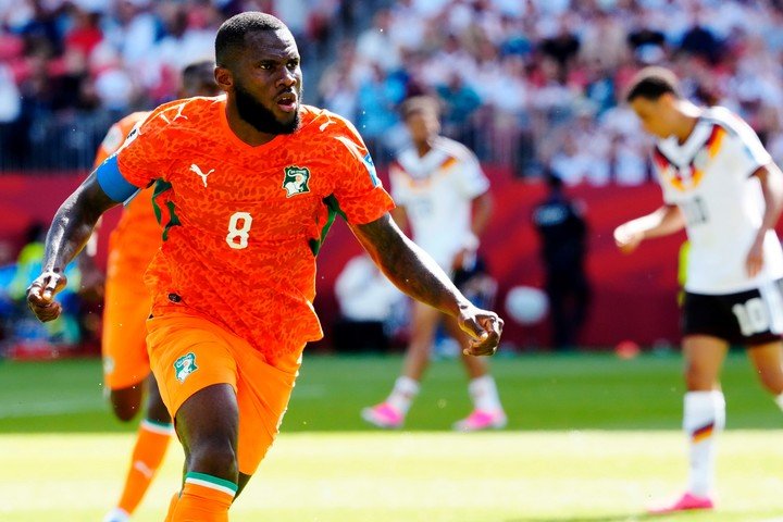Franck Kessié celebra su gol ante Alemania en el Mundial (AP).