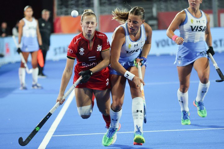 La defensa de las argentinas fue clave en el partido. Foto EFE/EPA/OLIVIER HOSLET