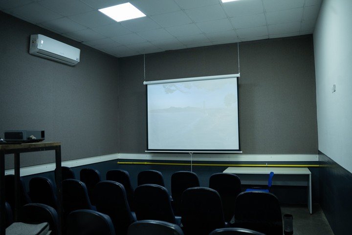 La sala de video que usa el plantel.