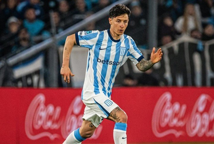 Lodico entra por Tello. Foto: Prensa Racing.