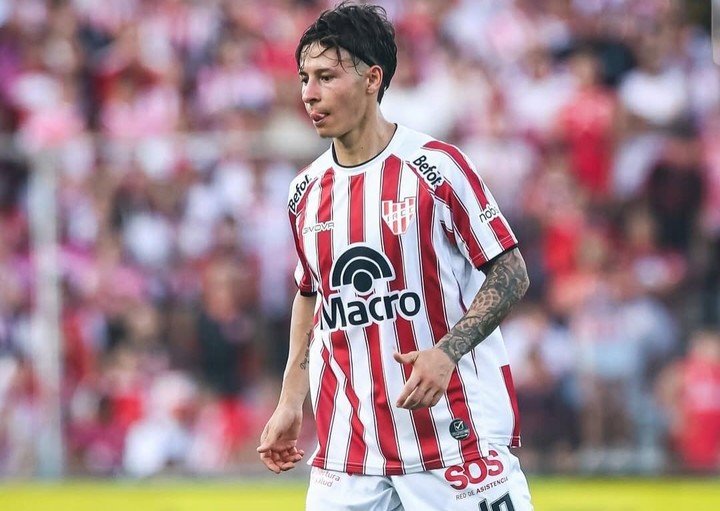 Racing compra el 100% de su pase en 2.000.000 de dólares.