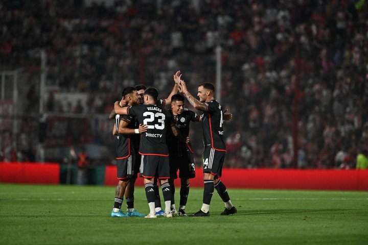 Los jugadores de River festejando aquel triunfo en Alta Córdoba.