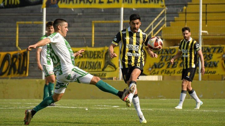 Olimpo se quedó con el partido.