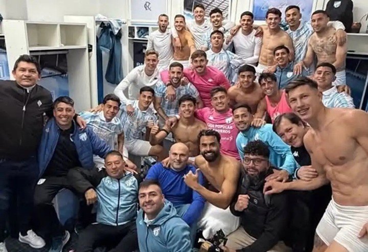 La Pulga Rodríguez en el vestuario de Atlético Tucumán.