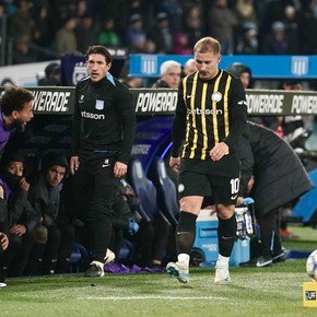 Los dos sorpresivos cambios de Vojvoda a la media hora de juego de Racing vs. A. Tucumán