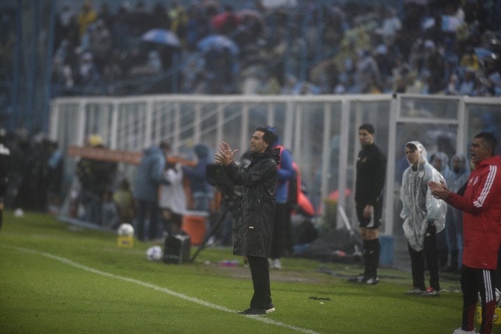 Ponzio bajo la lluvia en Tucumán (Foto: Rafael Font).