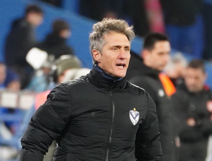 Vélez quiere seguir en la zona alta.