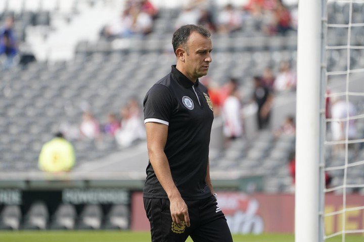 El árbitro principal del partido será Darío Herrera. (Foto: Fernando de la Orden / Clarin)