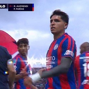 Farías, caliente con Insua: lo sacó y la Joya se fue al vestuario, ¿qué dijo el DT del cambio?