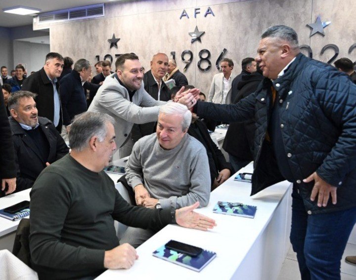 Claudio Tapia encabezó la reunión del comité Ejecutivo (Prensa LPF).