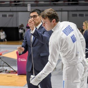 Alec Brooke, el esgrimista inglés que representa a Argentina en los Juegos Suramericanos y es fanático de Messi
