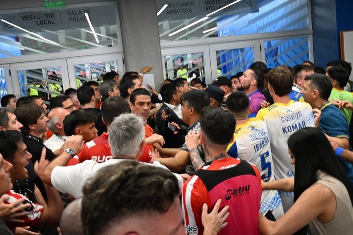 La pelea del túnel (Foto : Rodrigo Dorado).