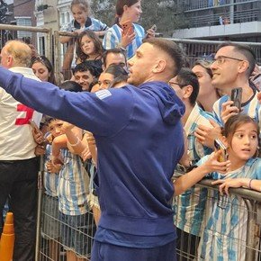 Racing ya está en Rosario: mucha ilusión y buena onda del plantel con los hinchas