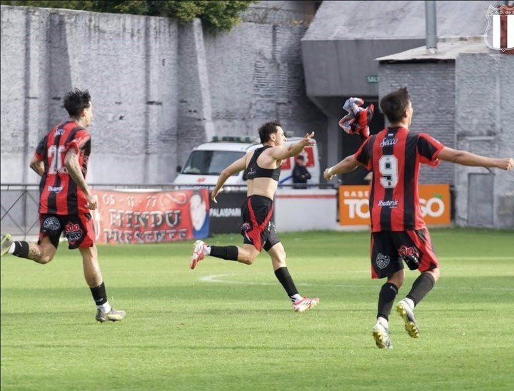 El delirio del Dragón con el golazo de Ciccolini. (@defeweb)