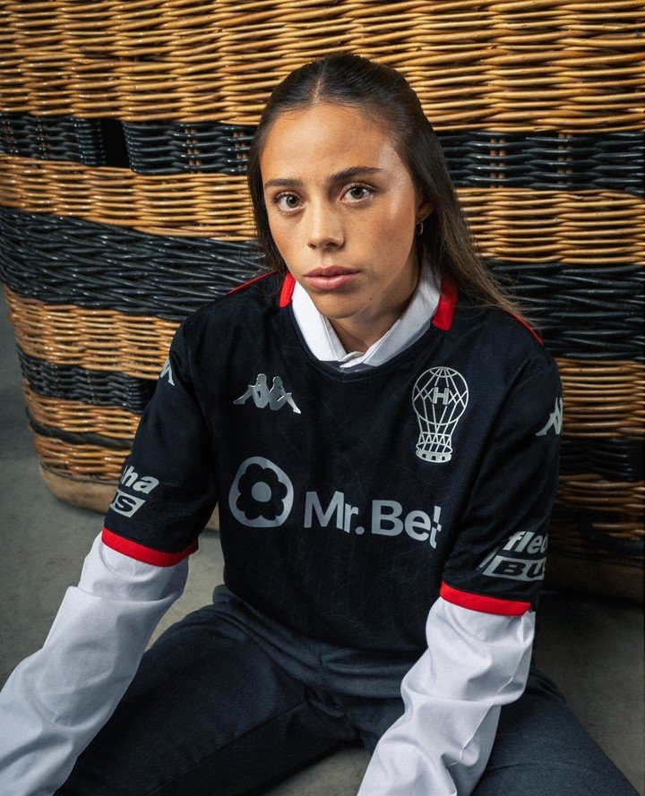 La presentación de la nueva camiseta de Huracán, la tercera alternativa.