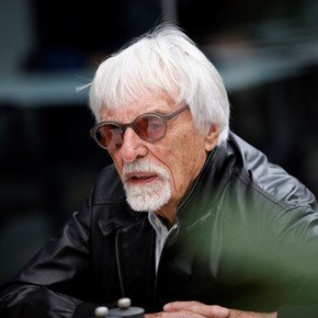 A sus 95 años, Bernie Ecclestone fue detenido por llevar una escopeta en su equipaje