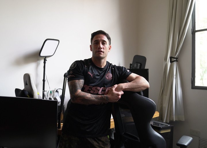 "Soy un pibito que salió muy de abajo y trata de dejar un buen mensaje". 'Momo' Benavides, entrevista con Clarín. Foto: Guillermo Rodríguez Adami. 