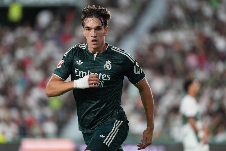 Carlos Espi le dio el triunfo sobre la hora a Real Madrid y le cambió la cara a una noche difícil. Foto: AP Photo / Alberto Saiz.