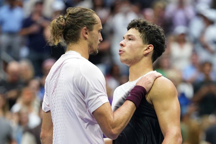 Alexander Zverev y Ben Shelton. (foto: AP)