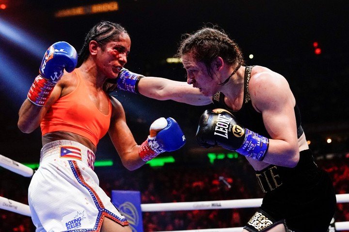 Katie Taylor derrotó tres veces a la puertorriqueña Amanda Serrano. Foto: Frank Franklin II / AP.