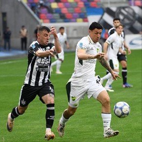 Con polémica, Central Córdoba y Defensa empataron 2-2