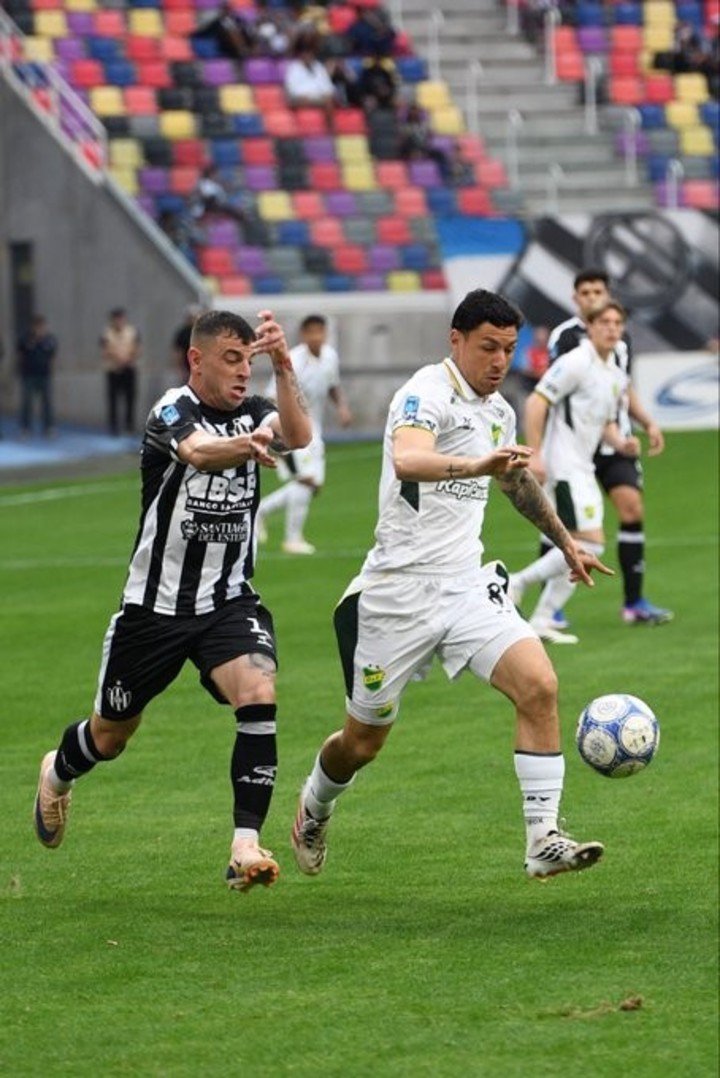 Central Córdoba y Defensa igualaron 2 a 2.