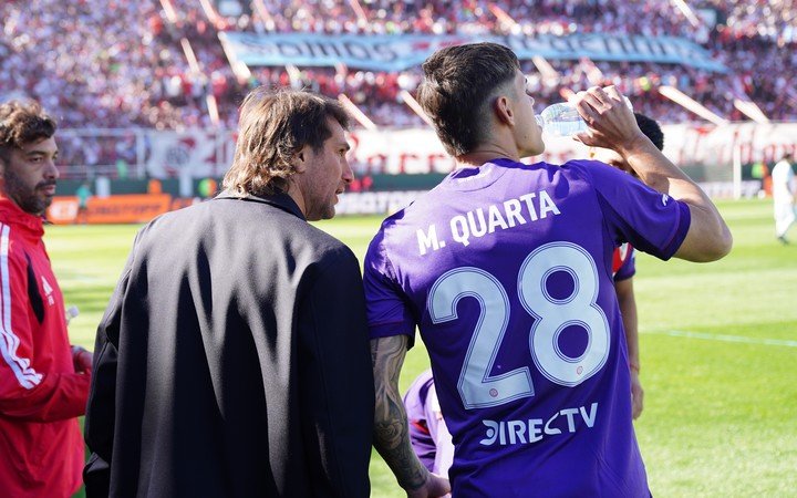 Ponzio junto a Martínez Quarta ante Banfield (Foto: Marcelo Carroll).