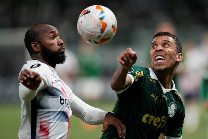 Diego Herazo se recuperó de su lesión y está a disposición. (AP)