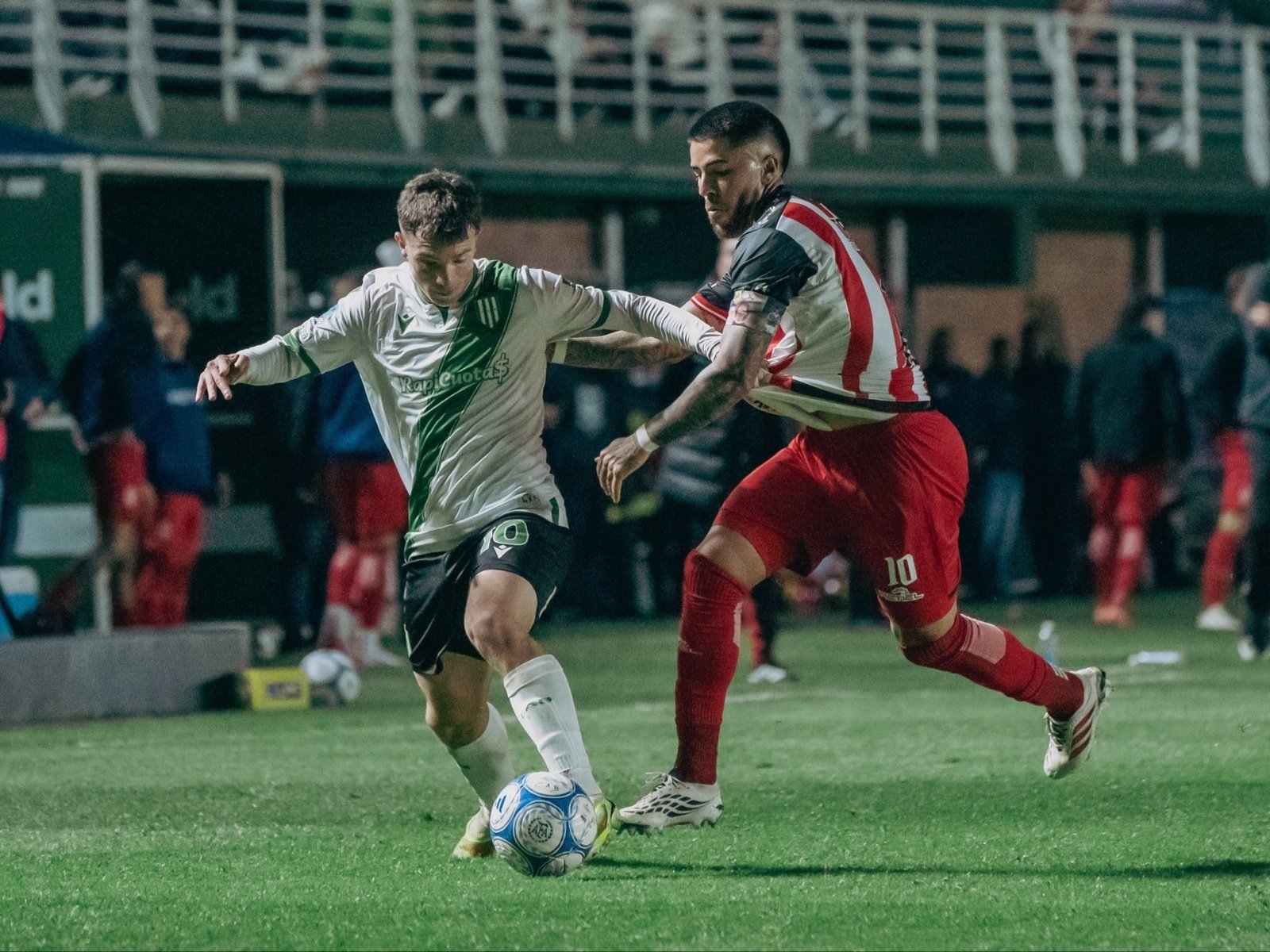 Barracas empató ante Banfield gracias a un blooper de López García :: Olé