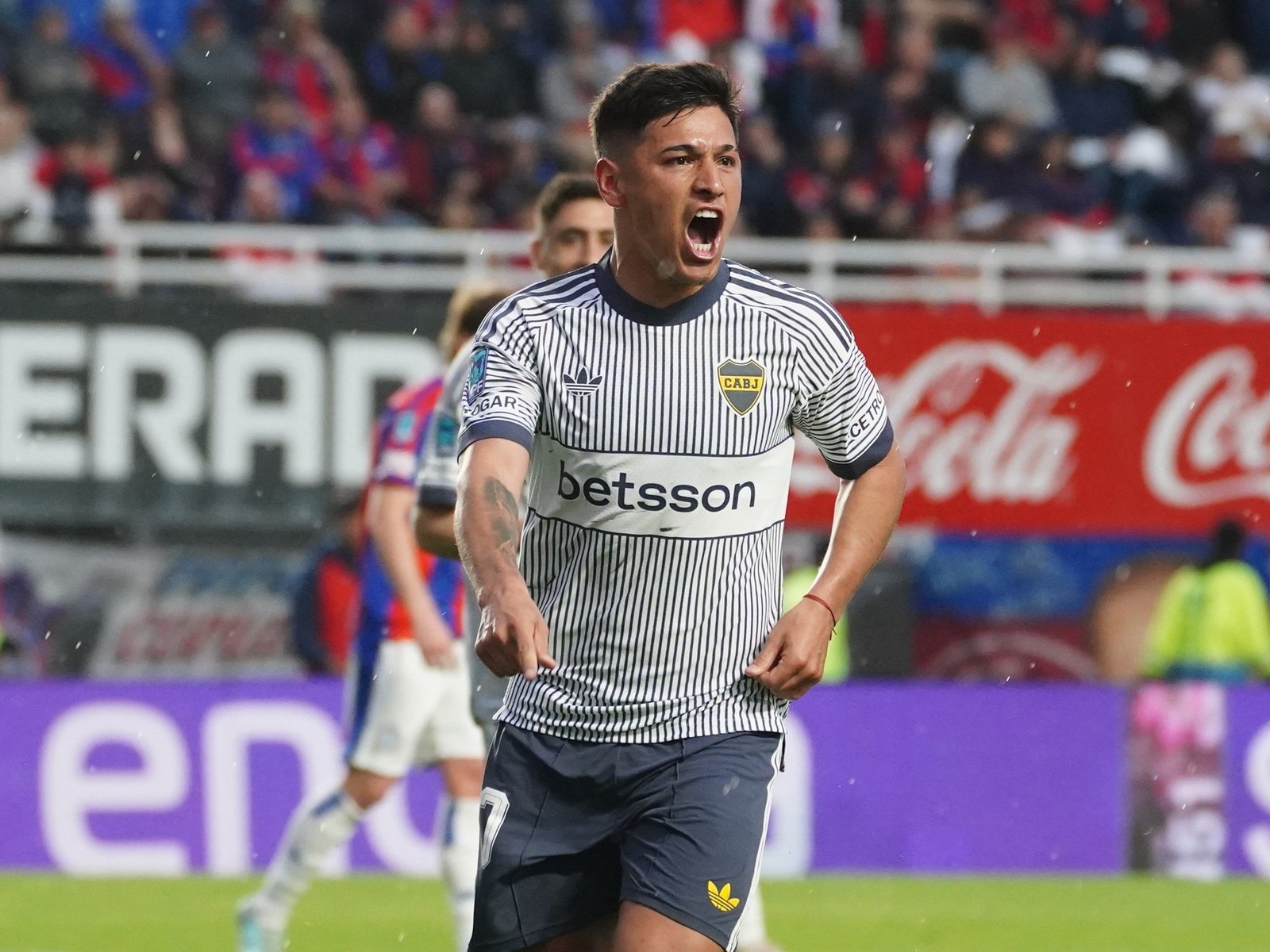 Boca bailó a San Lorenzo bajo un diluvio con un doblete charrúa y extendió su buena racha