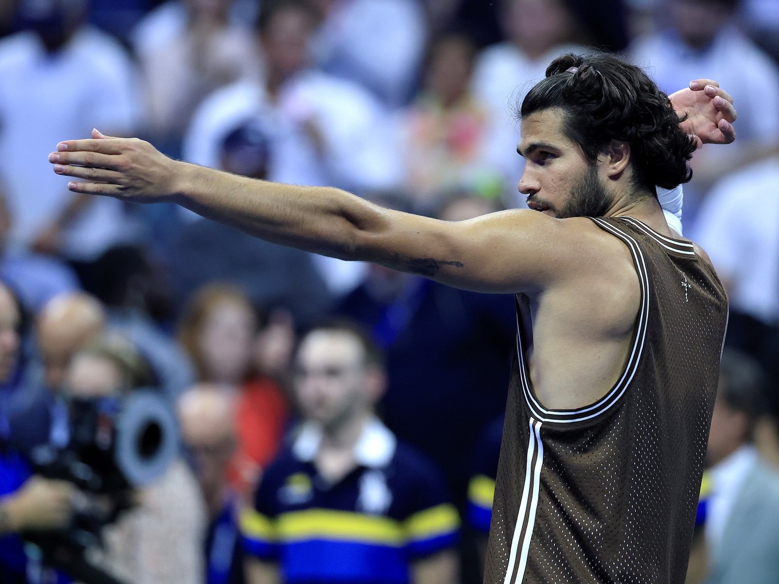 Carlos Alcaraz estrenó un festejo de arquero tras ganar en el US Open y reveló a quién se lo dedicó