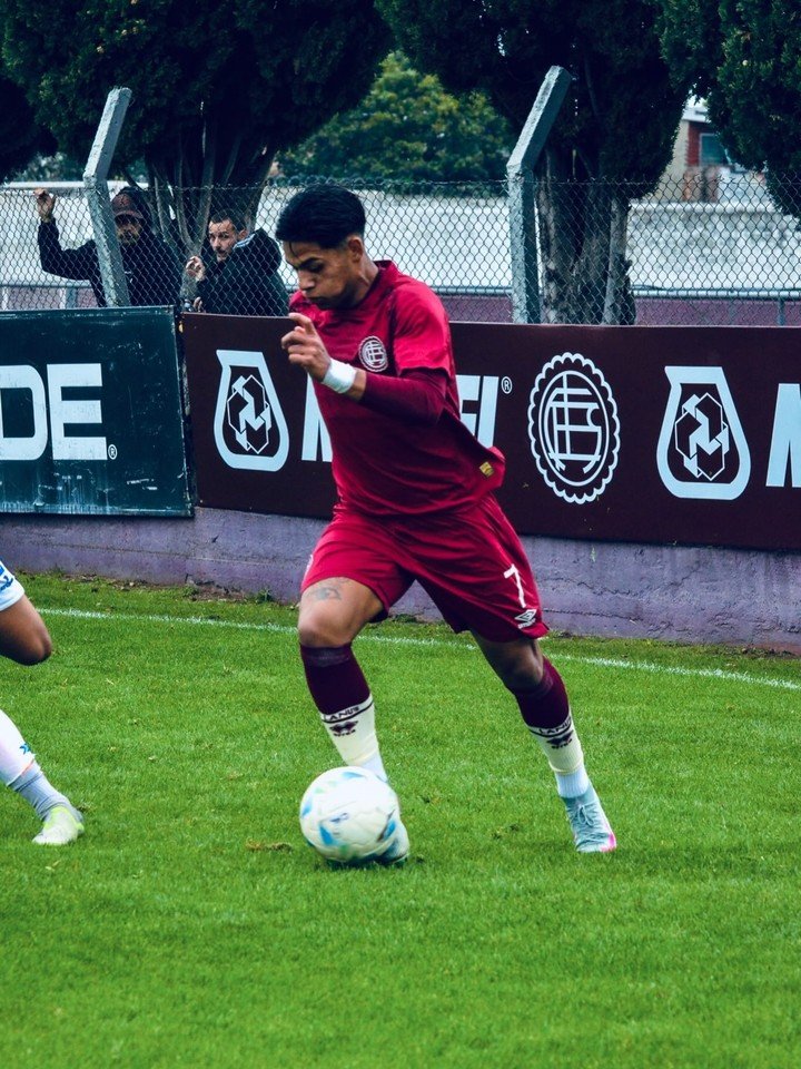 Tiziano Martínez, el goleador de la Sexta de Lanús. (Foto: @tizi_martinez7)