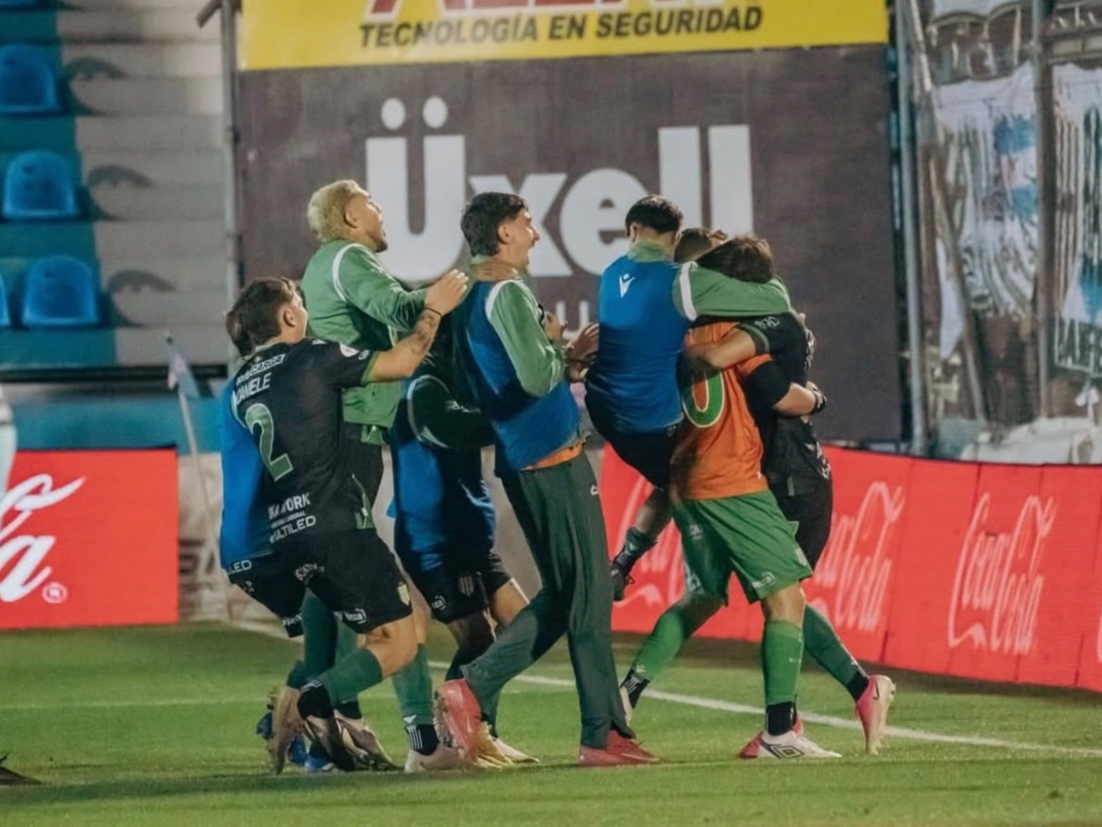 Con el Ruso Rodríguez como héroe, Banfield le ganó a Riestra y se metió en semifinales de la Copa Argentina :: Olé