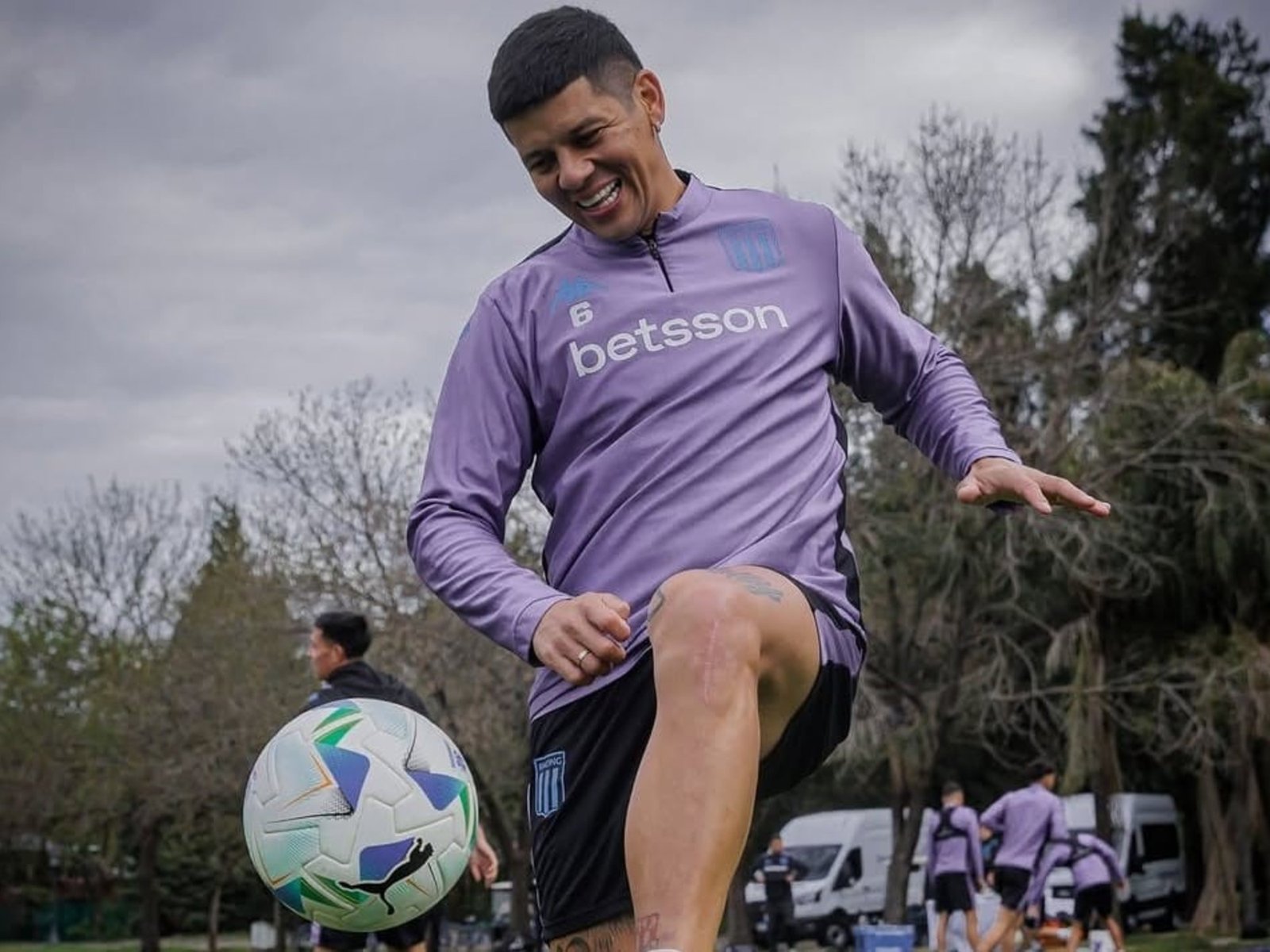 Decisión tomada: Marcos Rojo le pedirá a Diego Milito que lo deje ir a jugar la Libertadores con Estudiantes :: Olé