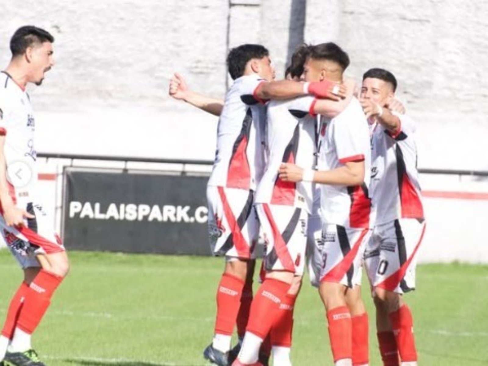 Defensores de Belgrano le cortó el envión a Deportivo Madryn y tomó aire en el descenso :: Olé