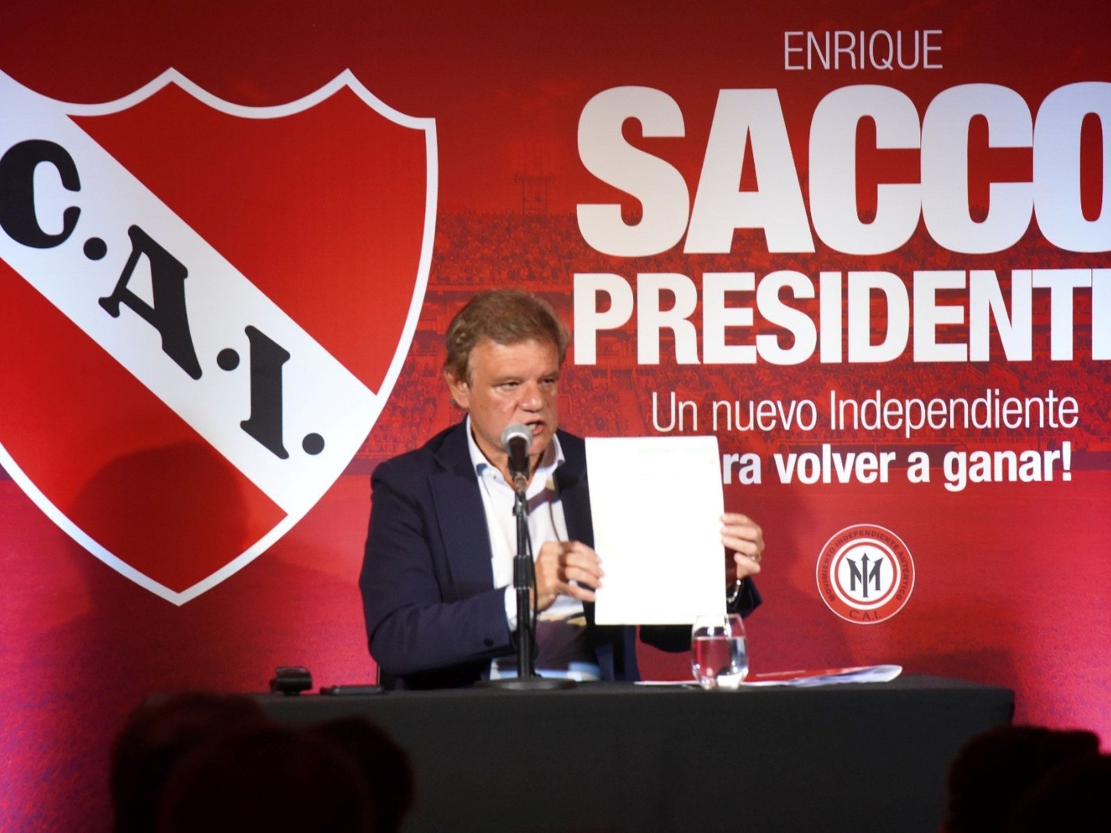 El compromiso que Quique Sacco firmó ante escribano: "Independiente no será una SAD" :: Olé