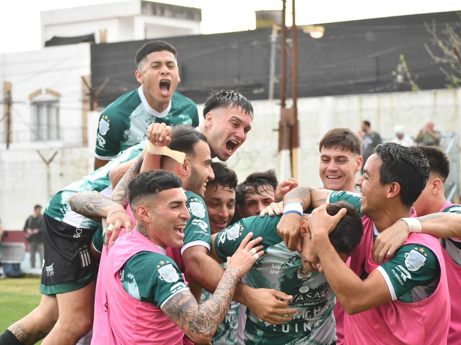 Excursio se cortó en la Primera B e Ituzaingó descendió a la C :: Olé