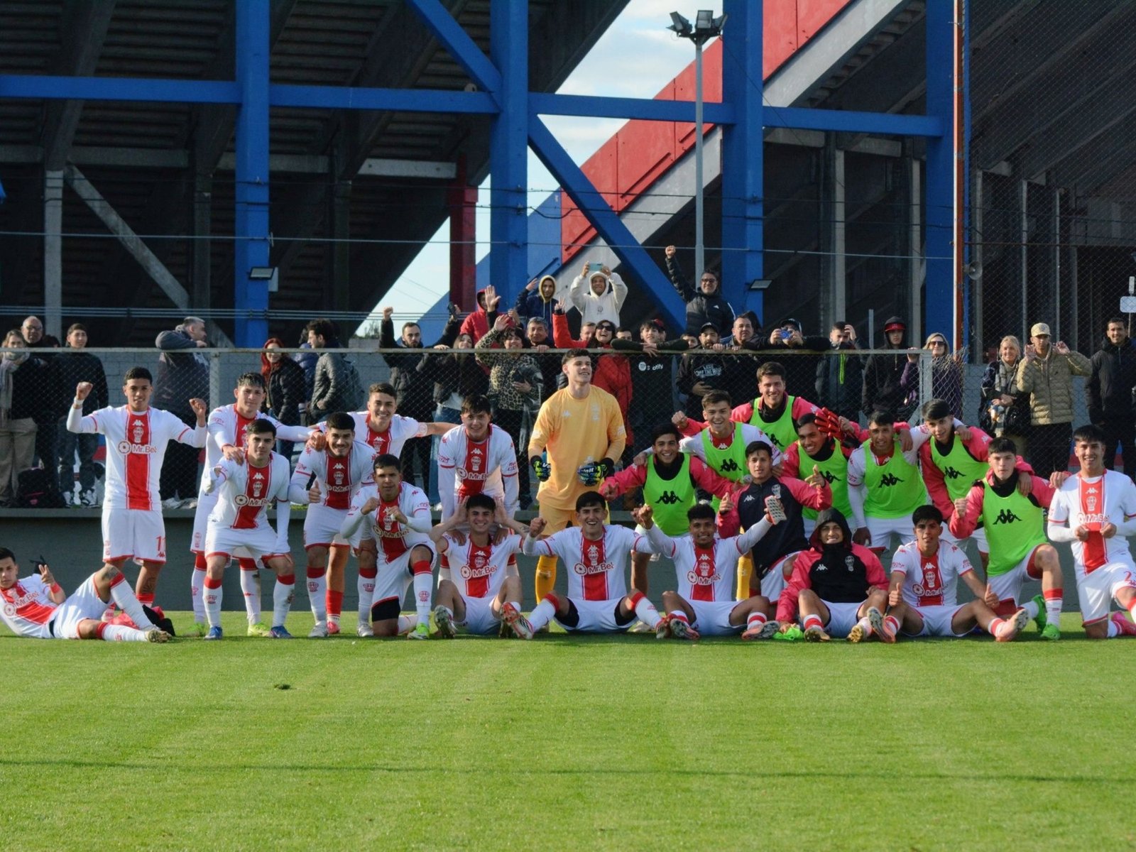 Fecha de clásicos en la Reserva: Huracán le ganó a San Lorenzo :: Olé