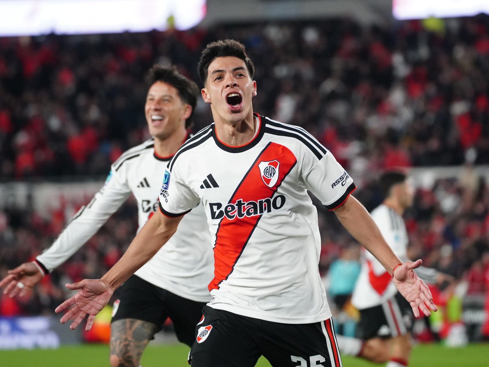 Galván: figura, dos golazos y “Ponzio nos hace todo un poco más fácil” :: Olé
