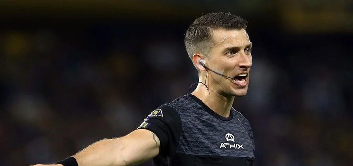 Sebastían Zunino, el árbitro del partido.