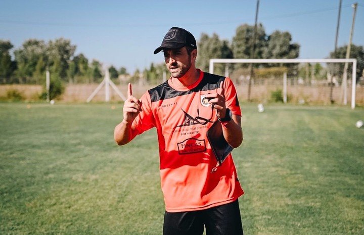 Agustín Wallasch es el segundo DT con más tiempo en un club de la Primera C. (Foto: Prensa Estrella del Sur).