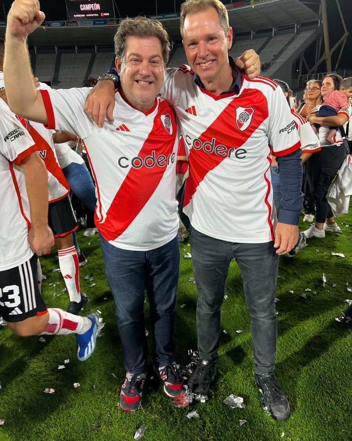 Lautaro Mauro junto a Jorge Brito, ex presidente de River.