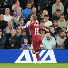 Con gol de Alexis Mac Allister, Liverpool eliminó al Tottenham de la Carabao Cup