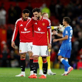 Golpazo del United: lo ganaba 2-0, se lo dieron vuelta y quedó eliminado de la EFL Cup