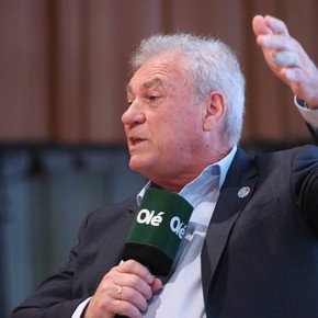 Pumpido, con Olé: "Todavía no se definió, pero habría tres plazas y media por Eliminatorias".