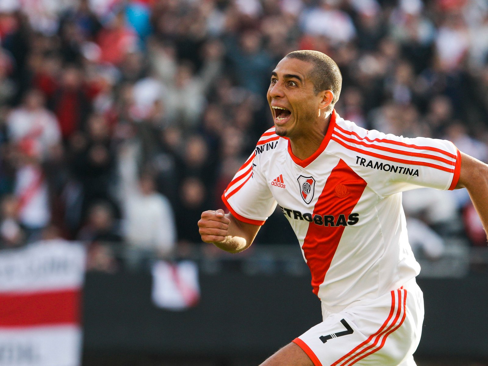 La historia del sacrificio de Trezeguet por su amor River: "Al mes firmé el divorcio..." :: Olé
